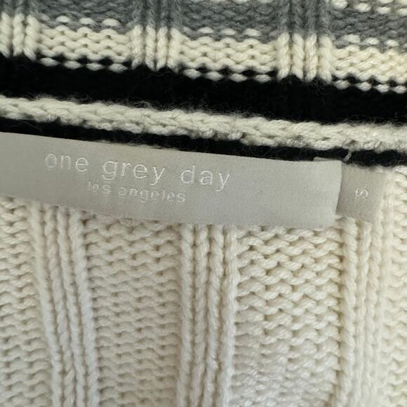 One Grey Day Zoe V-Neck Pullover Sweater - Beige NWT Size Small - Picture 7 of 8